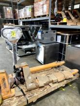 NEW GLOBAL 5000LBS MANUAL PALLET JACK