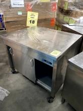 STAINLESS STEEL TABLE