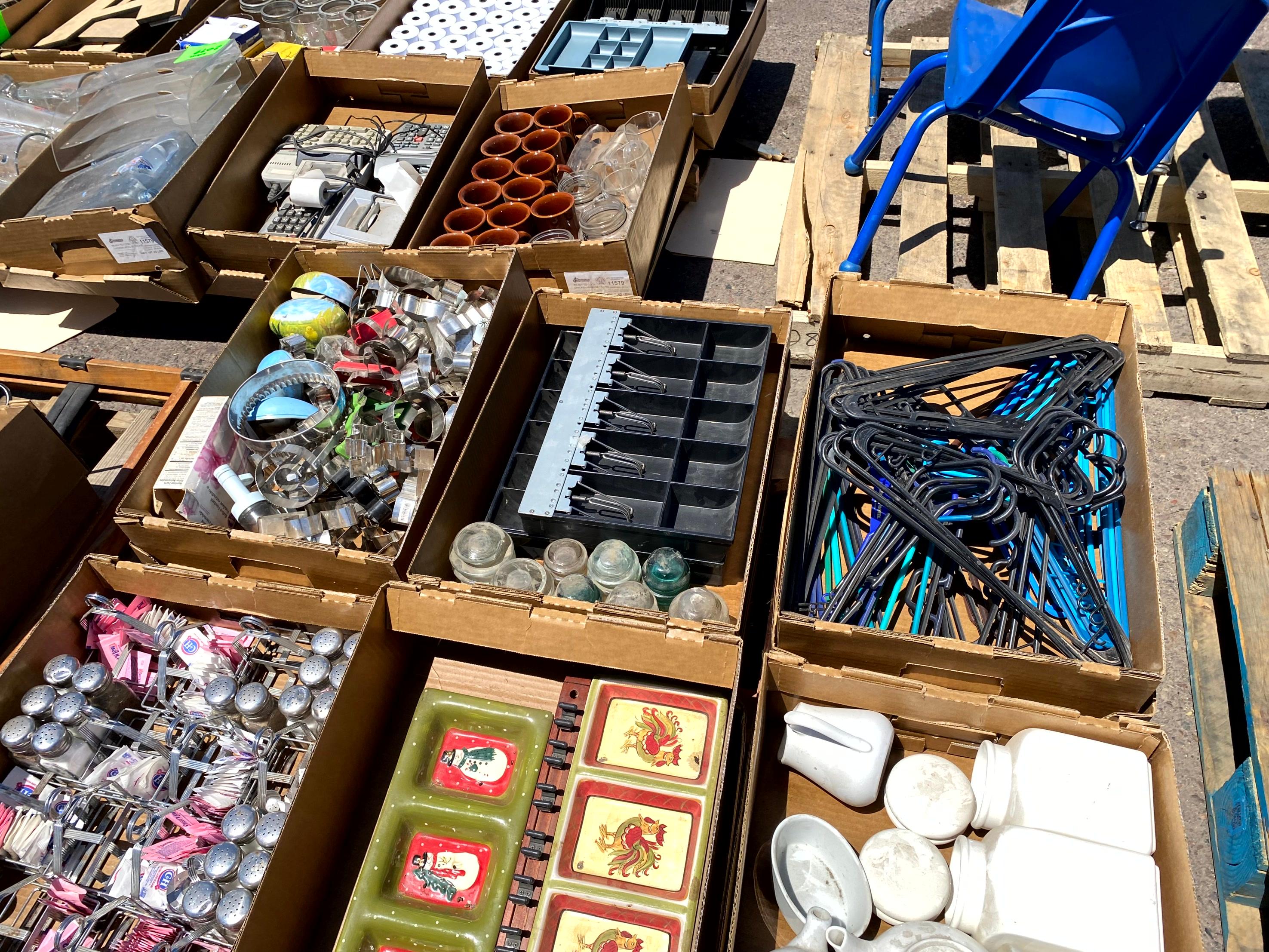 PALLET OF SMALLWARES AND MISC ITEMS