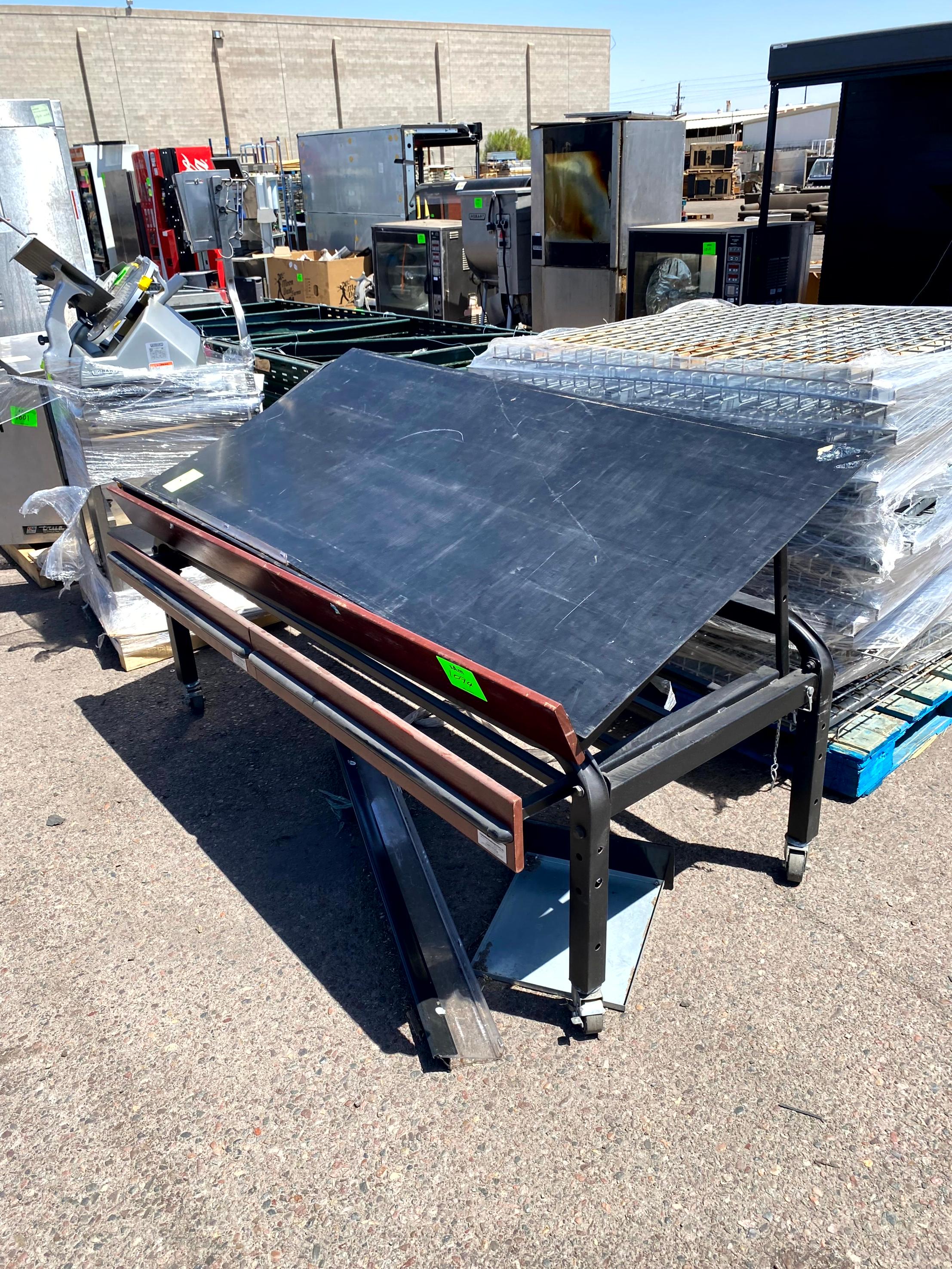 SLANTED PRODUCE TABLE