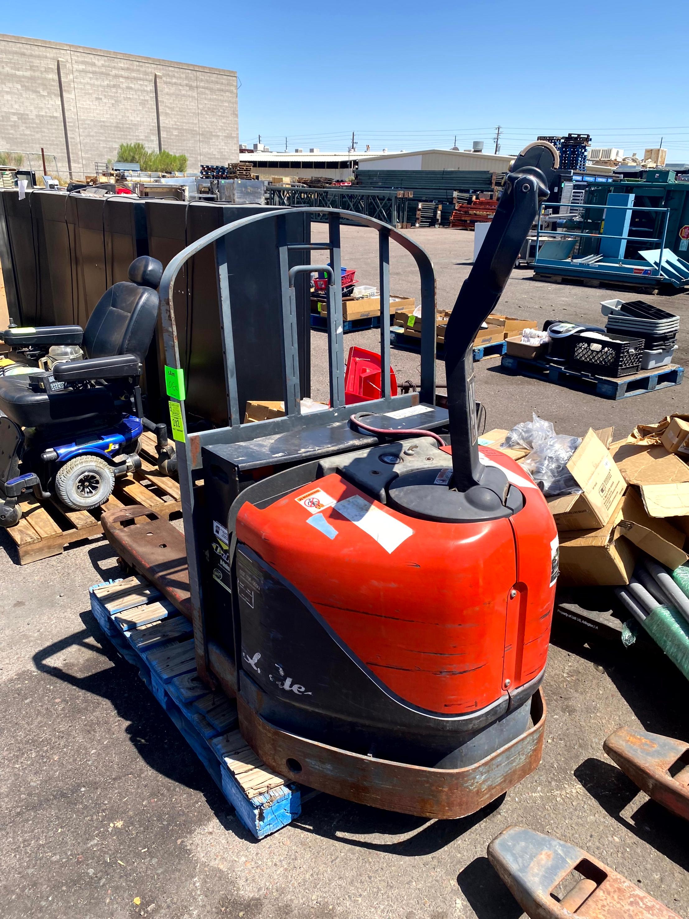 LINDE ELECTRIC PALLET JACK