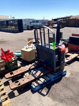 LINDE ELECTRIC PALLET JACK