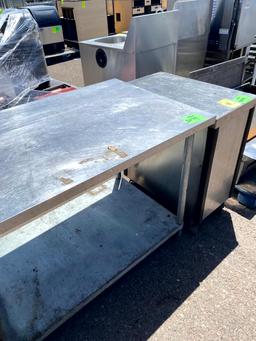 STAINLESS STEEL TABLE