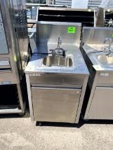 PORTABLE STAINLESS SINK STATION