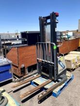 CROWN ELECTRIC WALKIE STACKER