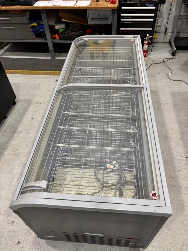 AHT PARIS 210 SELF CONTAINED PORTABLE CHEST COOLER/FREEZER