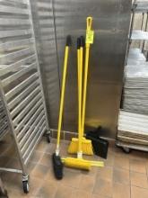 GROUP OF JANITORIAL ITEMS