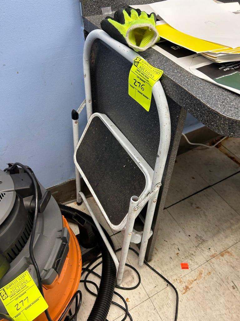 STEP LADDER