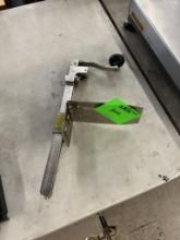 TABLE MOUNTING CAN OPENER