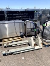 CROWN MANUAL 5500LBS PALLET JACKS