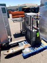 CROWN ELECTRIC PALLET JACK