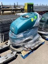 TENNANT FLOOR SCRUBBER