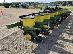 John Deere 1720 MaxEmerge 2 Planter