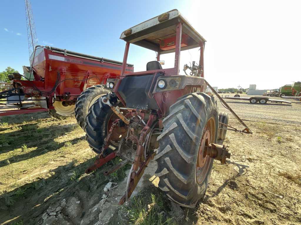 Salvage International 1486 Tractor