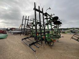 John Deere 2210 Field Cultivator