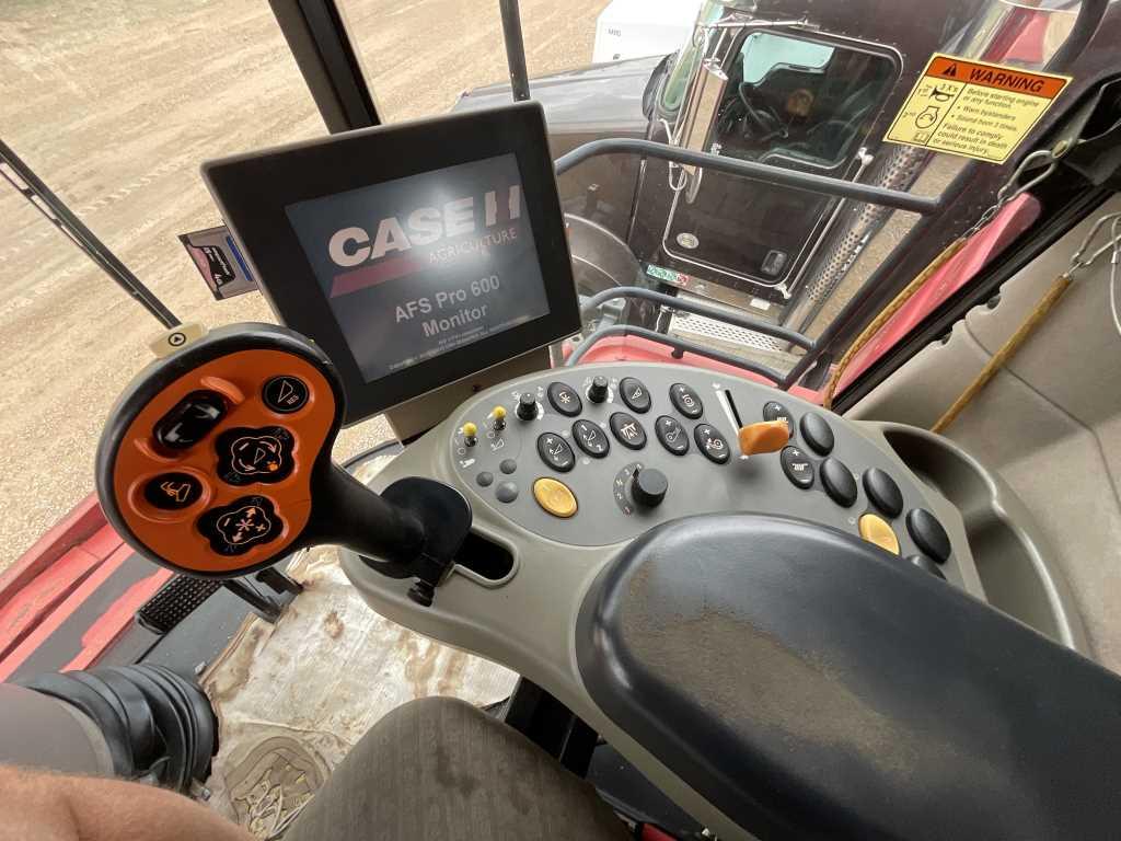 Case IH 7010 Combine