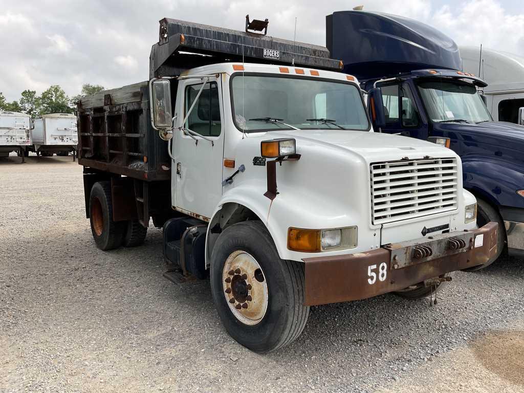 Salvage 2000 International 4700 Dump Truck