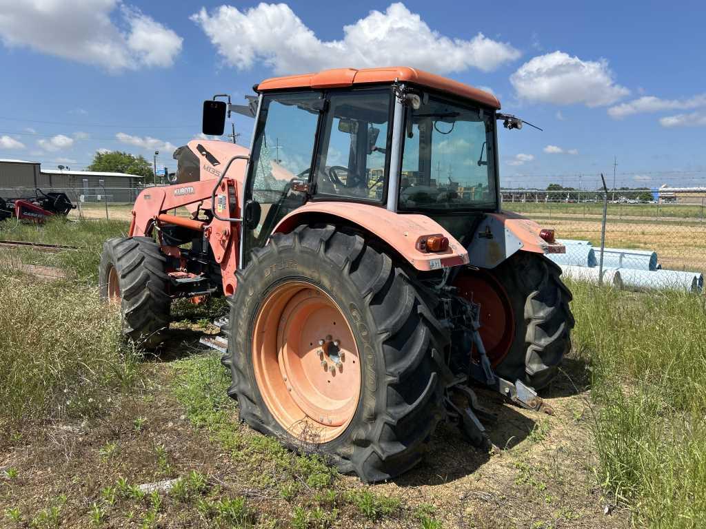 Kubota M135X Tractor w/ LA2253 Loader