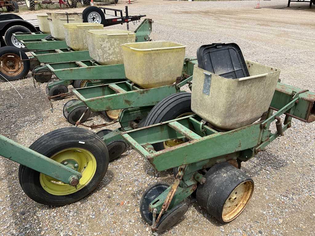 John Deere 7100 Planter