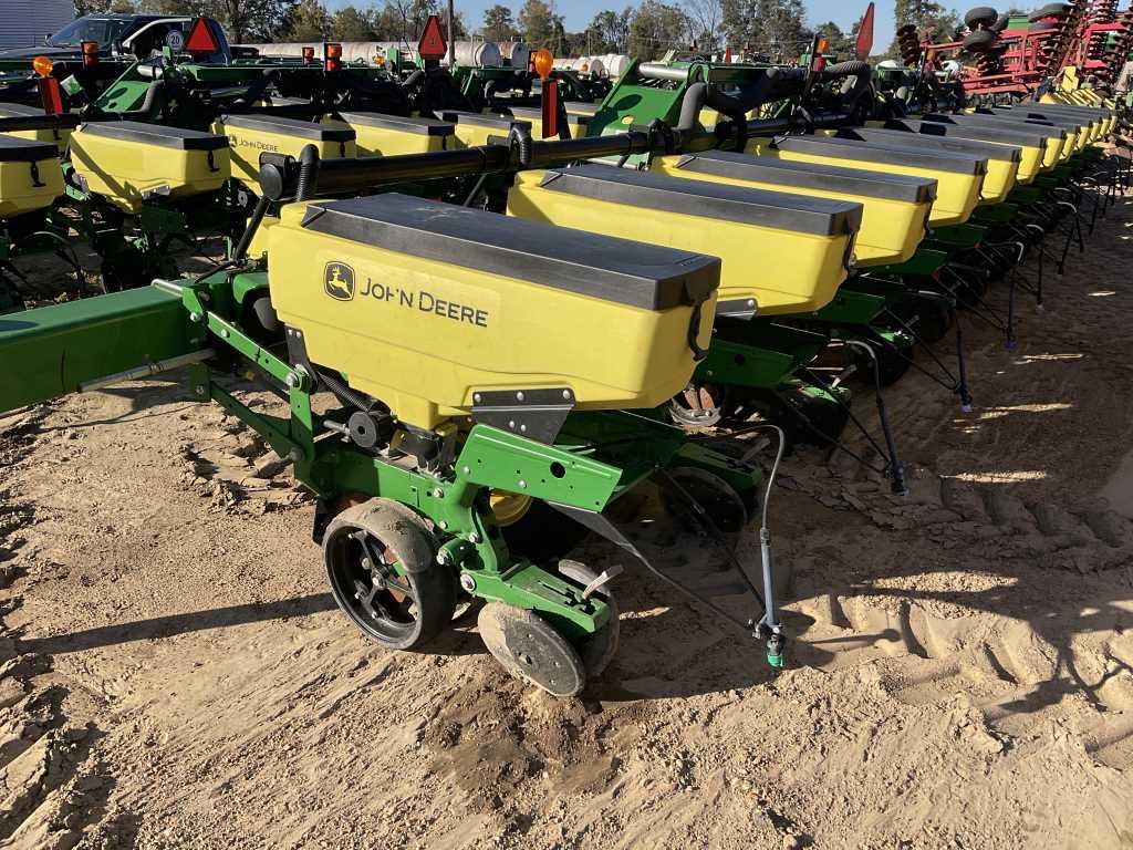 2019 John Deere 1725 Planter