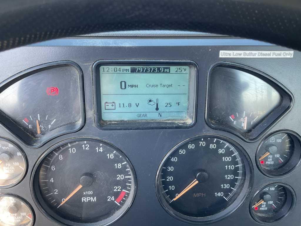 2011 Mack Pinnacle CXU613 Truck Tractor