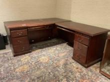 Corner desk