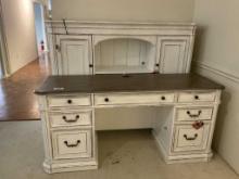 Desk w/hutch