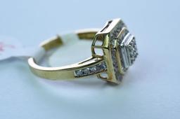 10KT GOLD & DIAMOND RING 3.2 GTW, $699.00 RETAIL VALUE, SIZE 7