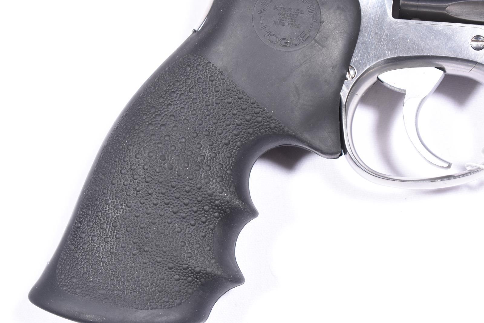 SMITH WESSON 686, SN AJZ6888,