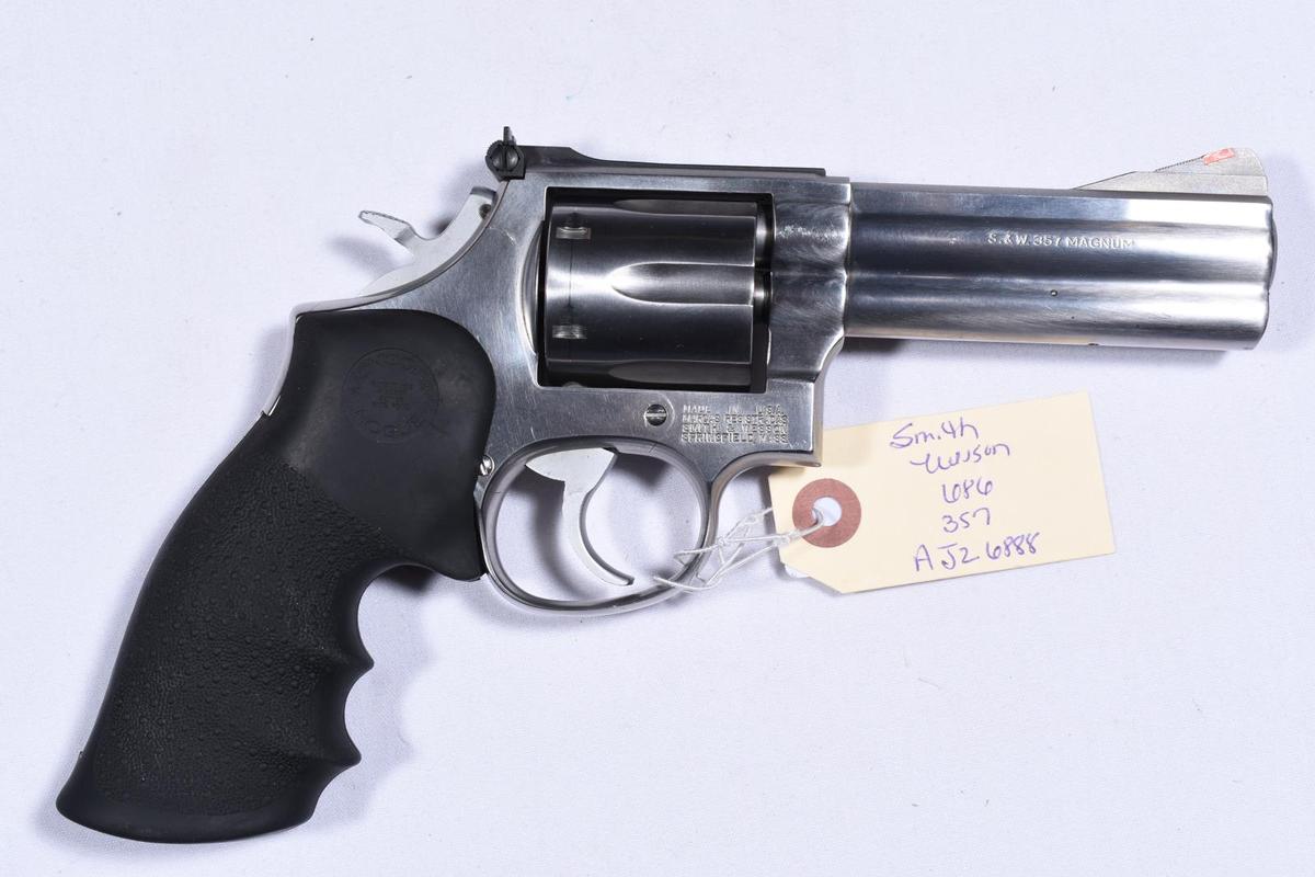 SMITH WESSON 686, SN AJZ6888,