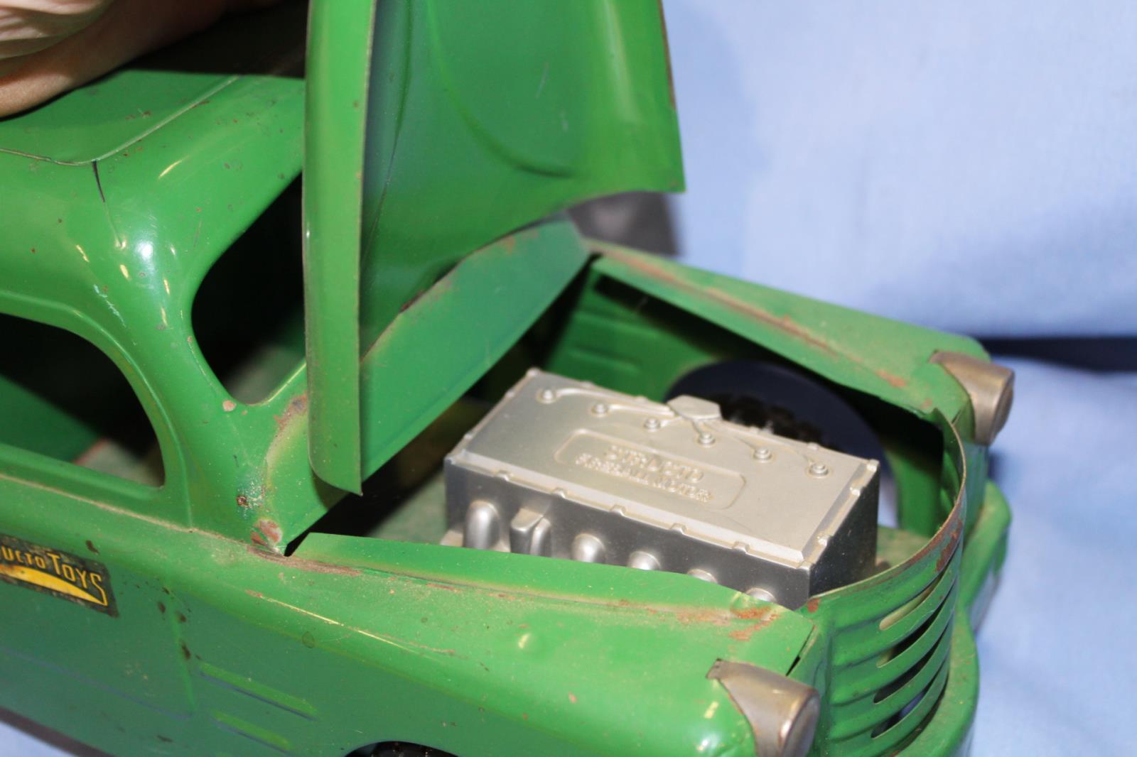 STRUCTO HYDRAULIC DUMP TRUCK DAMAGE TO BED FRAME