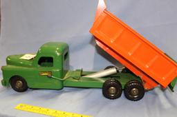 STRUCTO HYDRAULIC DUMP TRUCK DAMAGE TO BED FRAME
