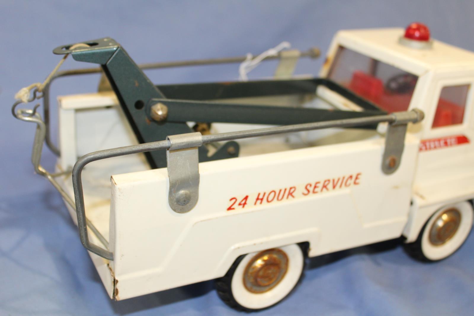 STRUCTO TURBINE 24 HOUR SERVICE WRECKER