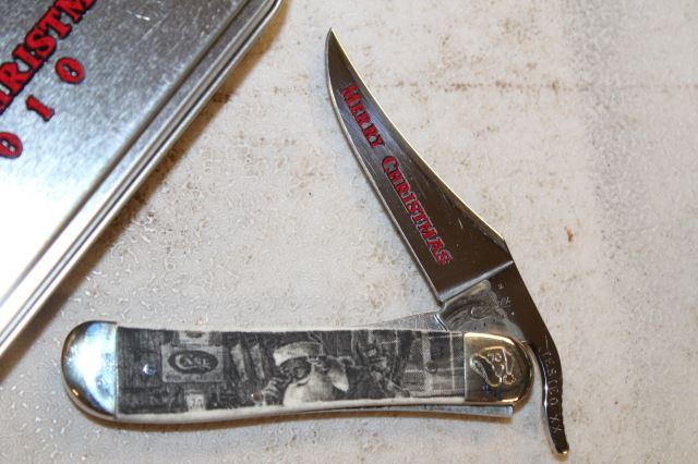 CASE 2010 MERRY CHRISTMAS KNIVES  IN TIN