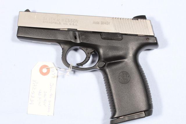 SMITH WESSON SW40V, SN PAZ5339,