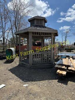 GAZEBO WITH 5 5" BENCHES