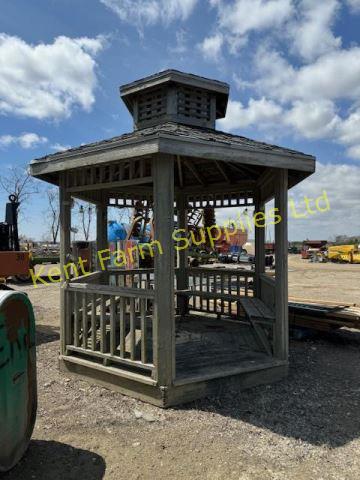 GAZEBO WITH 5 5" BENCHES