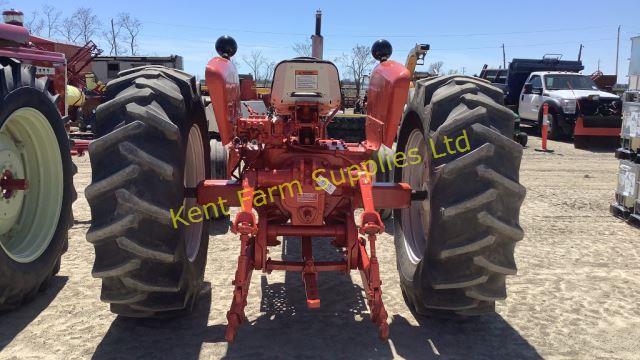 ALLIS CHALMERS D19 TRACTOR