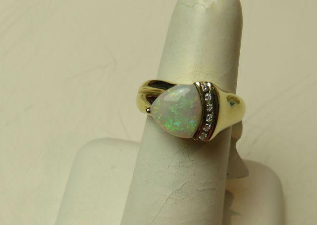14K yellow gold opal ring size 6 1/4 weight 6.0 g with (6) @dia 1.5 points each