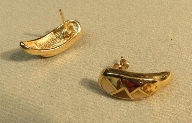 14K -yg- post earrings with multi colored stones