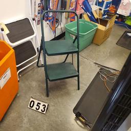 green 3 step ladder