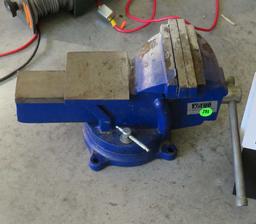 Central Forge 5" swivel base bench vise