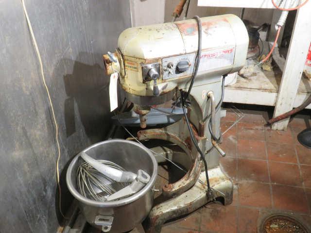 American Eagle 110v commercial mixer with whisp, mixing bowl, (2) dough hooks - tested ok