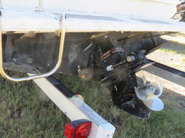 1981 25' SeaRay cabin cruiser with Mercruiser Bravo I/O and trailer