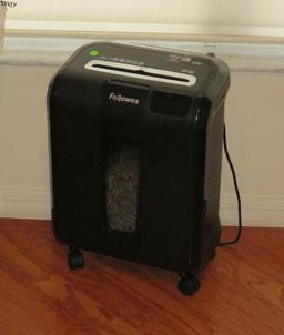 Fellows Paper shredder 84CI