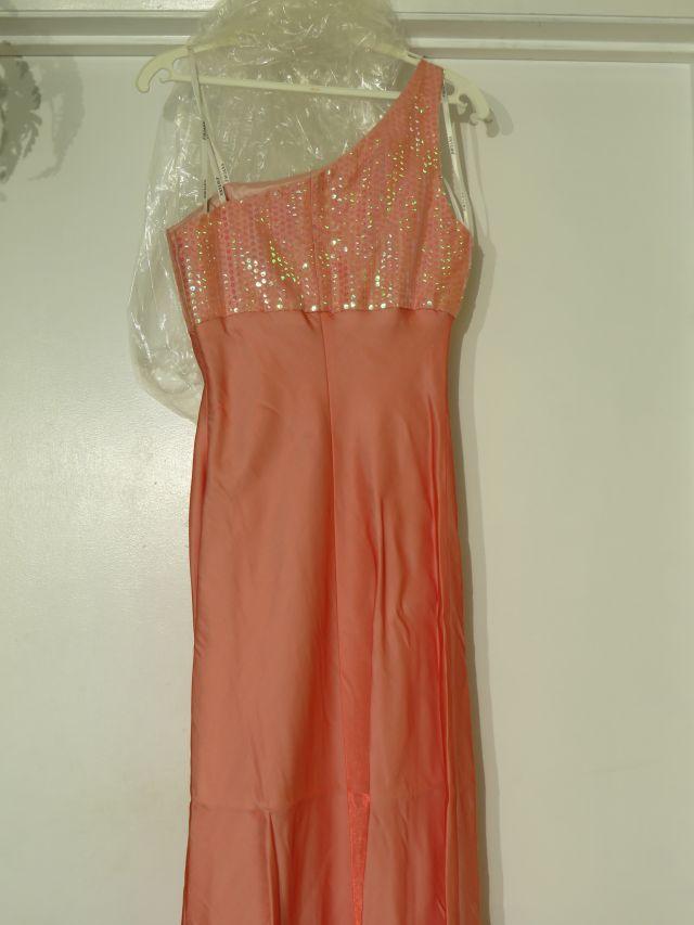 new Faviana Coral Prom Dress (Size 7/8)