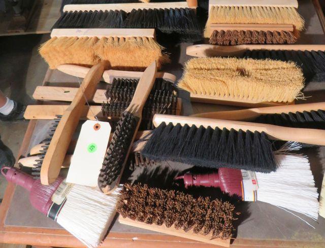 Assortment of 47 pcs, brushes and broom heads