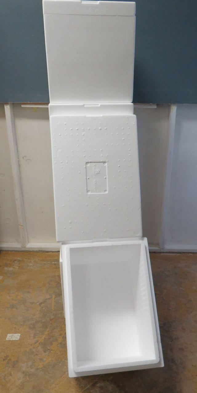 White Cambros Styrofoam 16"x 23"x 16"