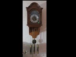 Colonial of Zeeland Michigan serial 7443833 Approx 1974, wood pendulum cloc