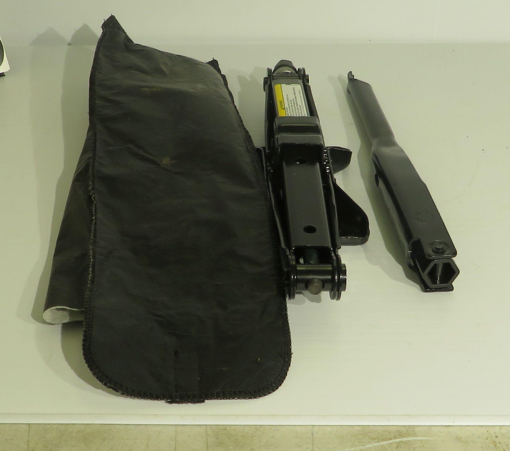 scissor car jack and handle with bag